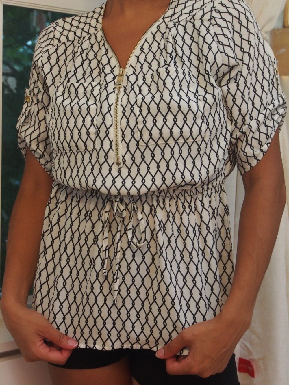 Size M Color black and white 2000s shirt